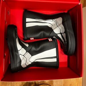 NIB Hunter Black Metallic Skeleton Rain Boots